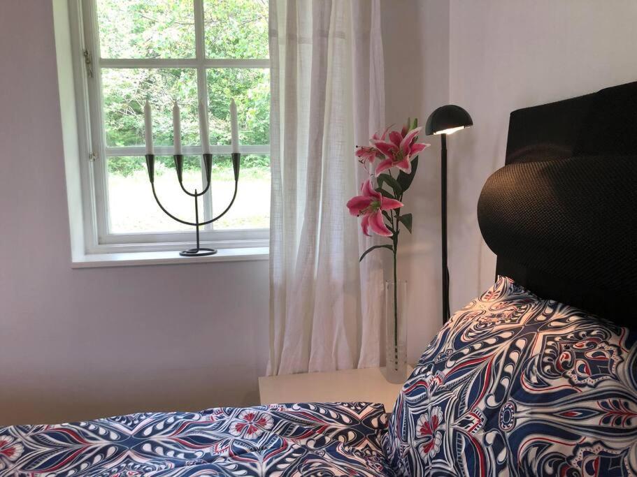 Lilla Huset Med Stor Traedgardstomt Naera Golf Och Hav Villa Trosa Exterior photo