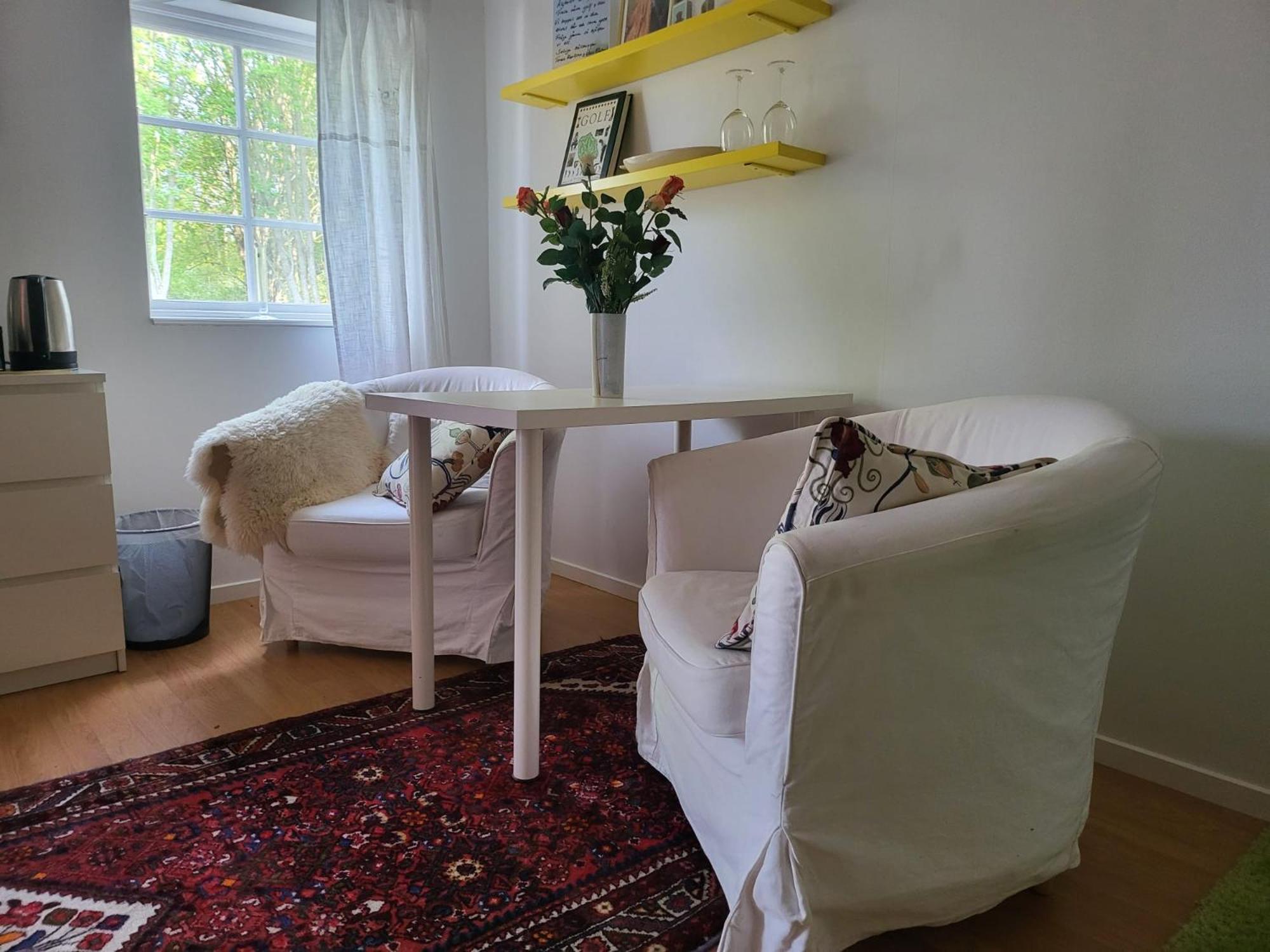 Lilla Huset Med Stor Traedgardstomt Naera Golf Och Hav Villa Trosa Exterior photo