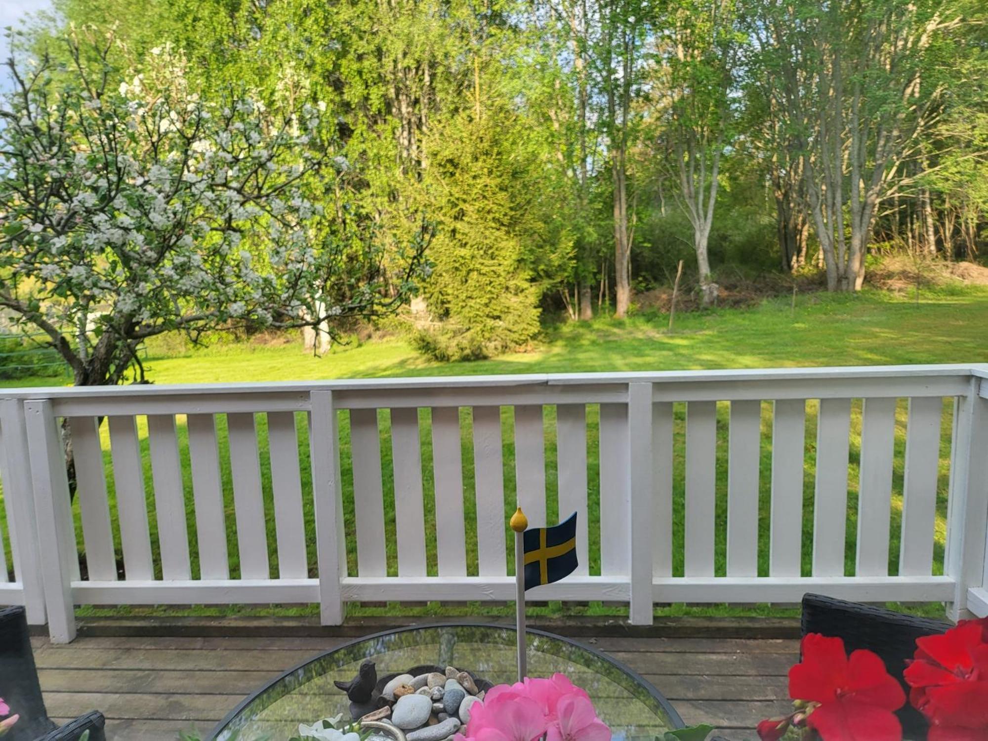 Lilla Huset Med Stor Traedgardstomt Naera Golf Och Hav Villa Trosa Exterior photo