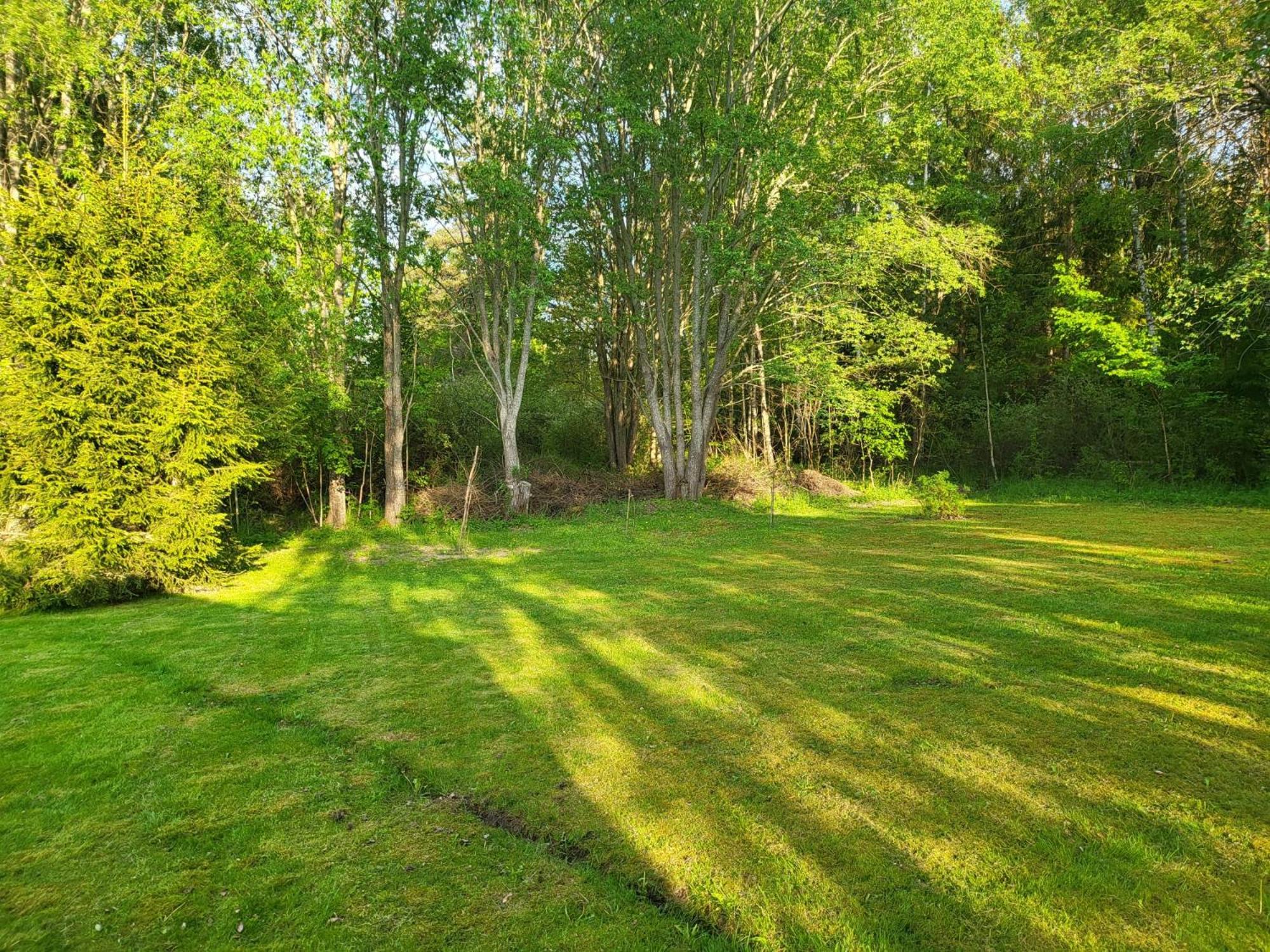 Lilla Huset Med Stor Traedgardstomt Naera Golf Och Hav Villa Trosa Exterior photo