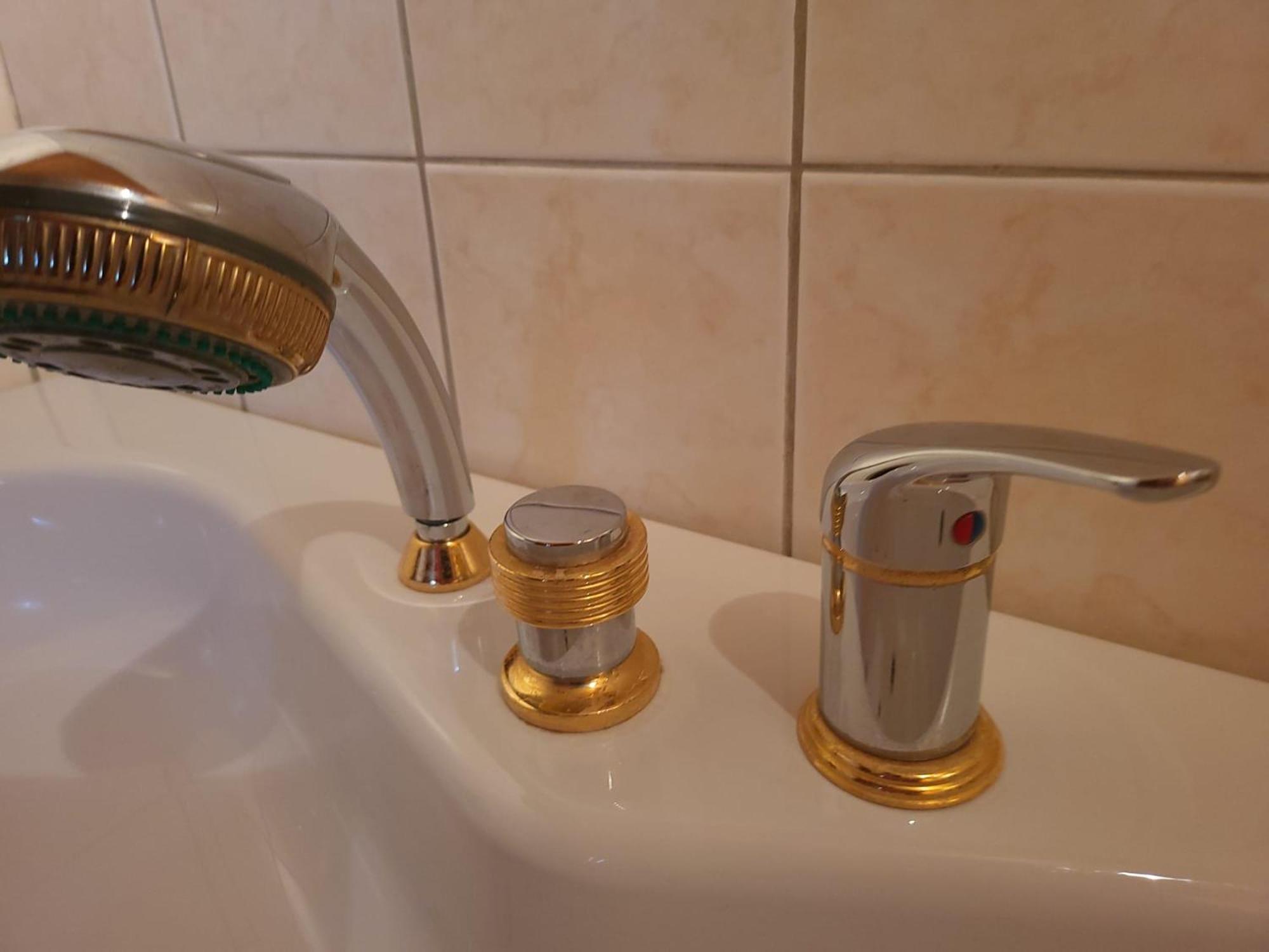 Lilla Huset Med Stor Traedgardstomt Naera Golf Och Hav Villa Trosa Exterior photo