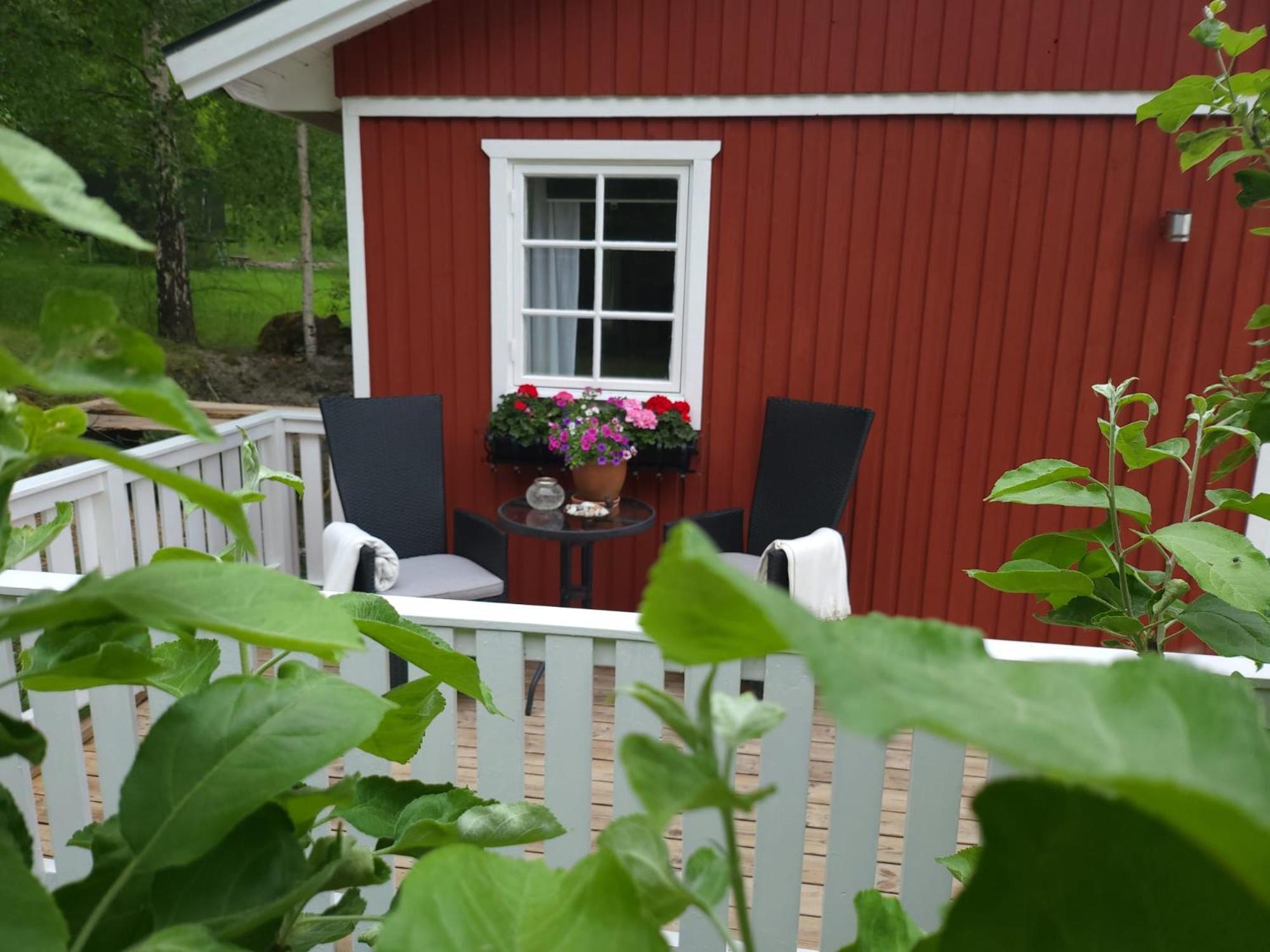Lilla Huset Med Stor Traedgardstomt Naera Golf Och Hav Villa Trosa Exterior photo