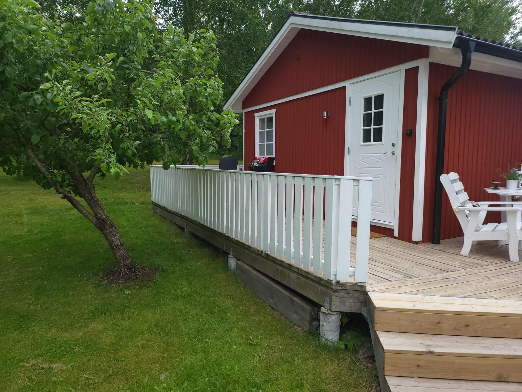 Lilla Huset Med Stor Traedgardstomt Naera Golf Och Hav Villa Trosa Exterior photo