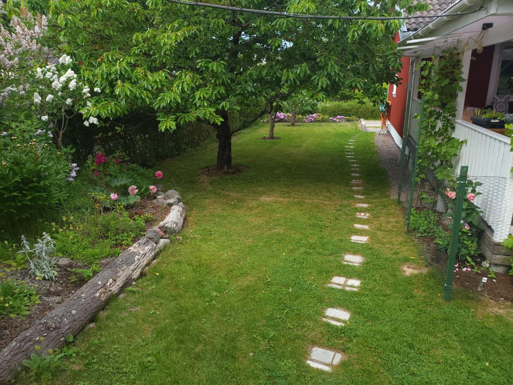 Lilla Huset Med Stor Traedgardstomt Naera Golf Och Hav Villa Trosa Exterior photo